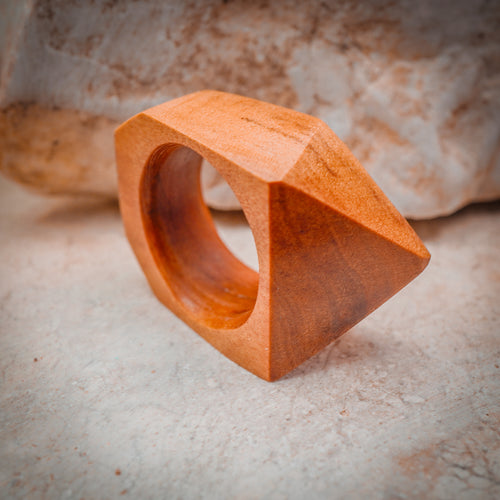 Anel Faces - Peroba Rosa